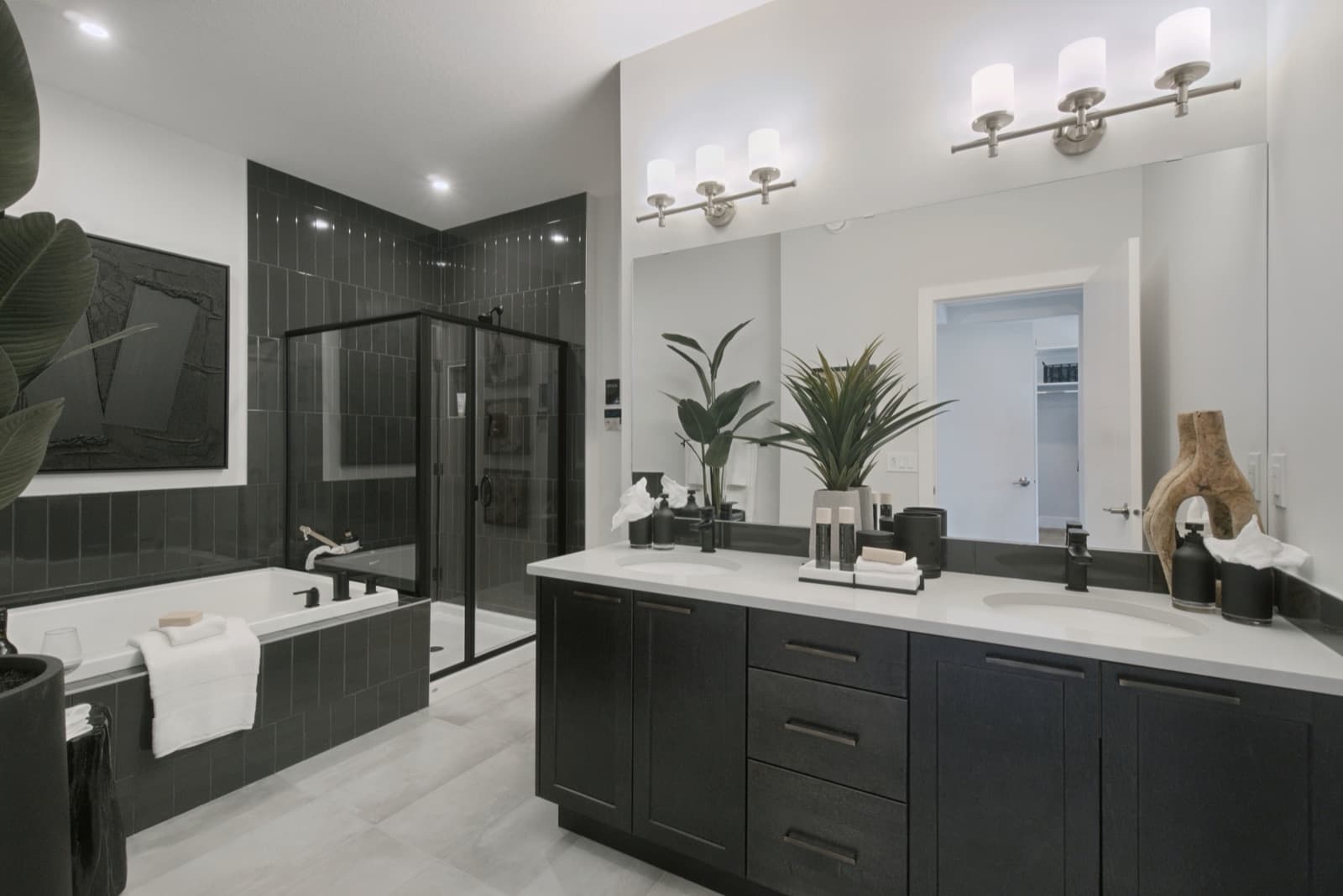 Bathroom in dark tile